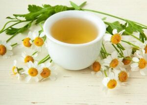 عوارض و مضرات دمنوش بابونه و خواص بابونه